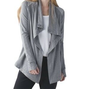 Lululemon Coast Wrap Women’s 8 Gray Relaxed Thumb Holes Open Front Activewear